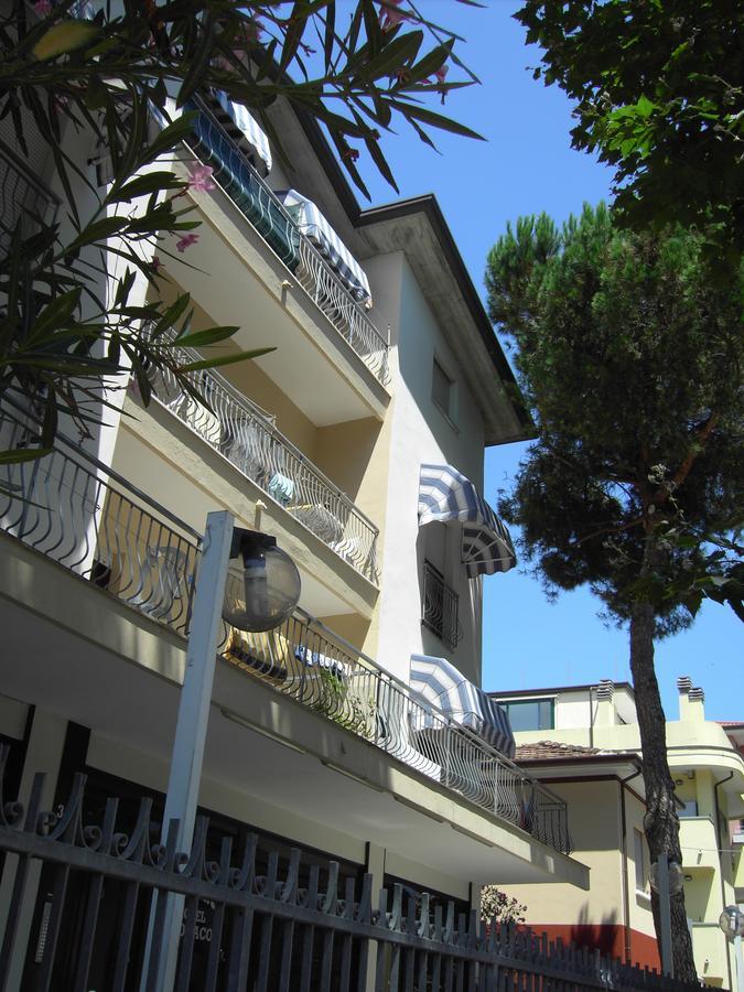 Residence Monaco Appartamenti 里米尼 外观 照片