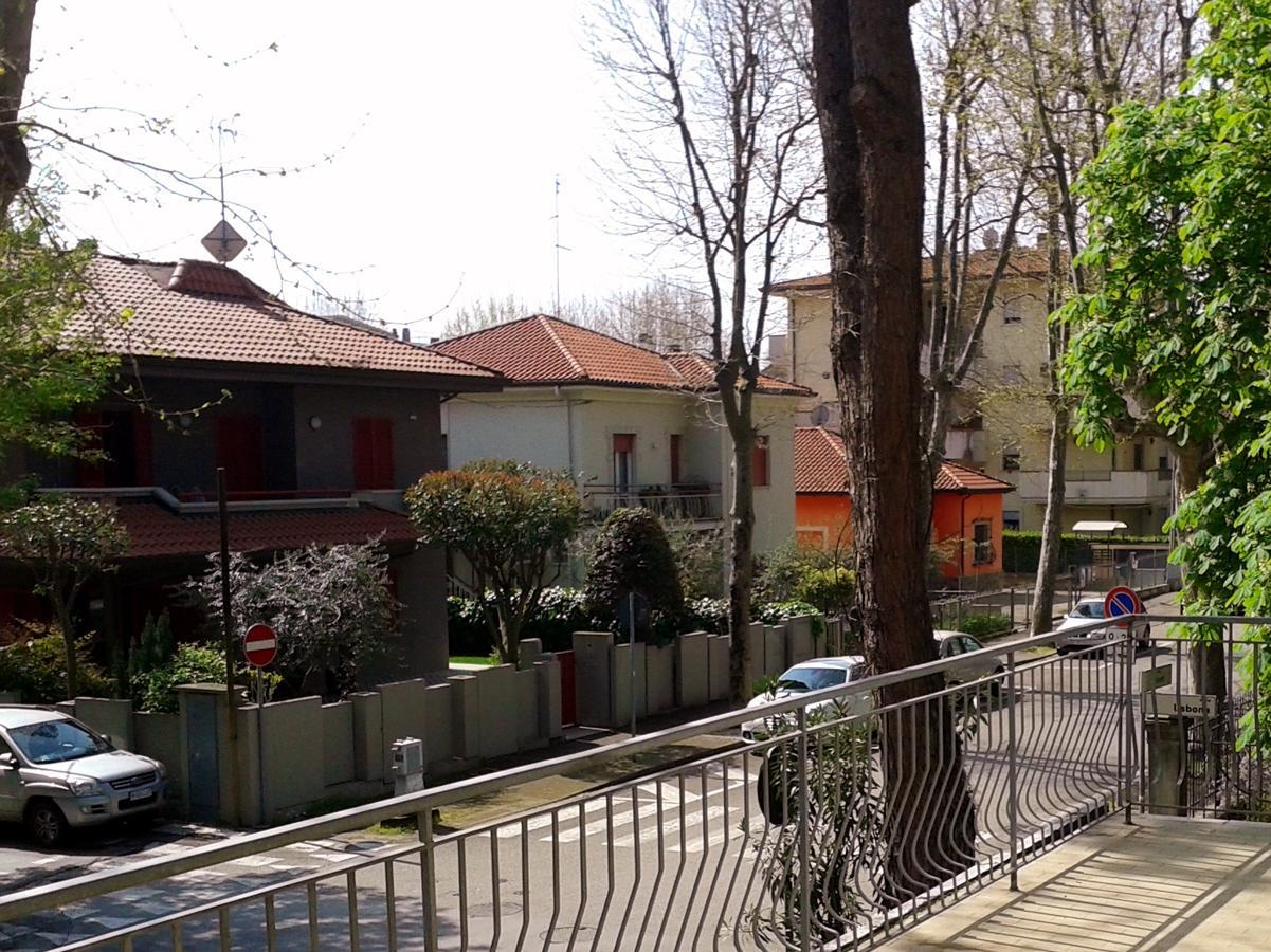 Residence Monaco Appartamenti 里米尼 外观 照片
